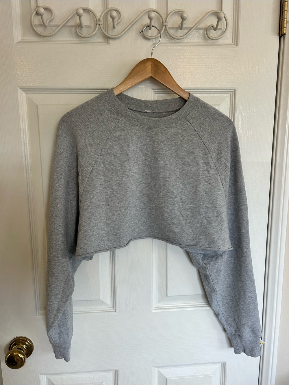 Alo Women's Cropped Crewneck Sweatshirt - Gray | Size M